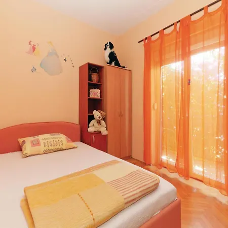 Three-bedroom In 公寓
