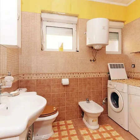 Three-bedroom In Apartman Zadar