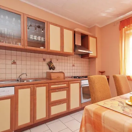 Three-bedroom In Apartman